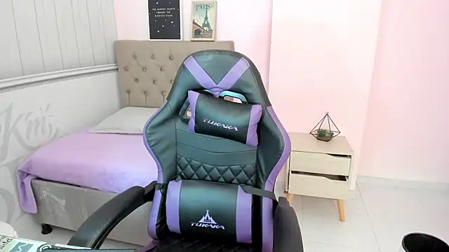 Tania Duque online show from 11/13/25, 03:22