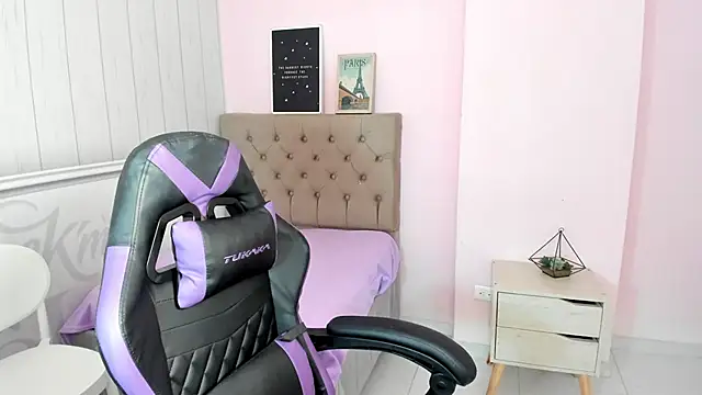 Tania Duque online show from 11/20/25, 03:01