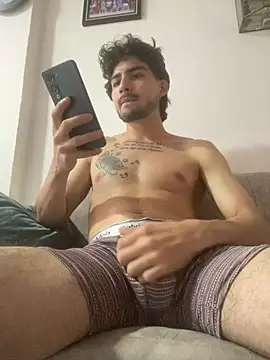 Snapshot of thiago9798 chatting on 07/28/26, 06:20 thiago9798 online show from 07/28/26, 06:20