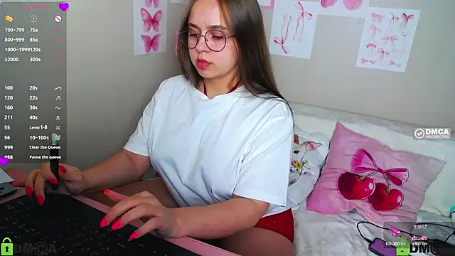 Snapshot of Lilysweet13 chatting on 09/19/25, 02:07 Lilysweet13 online show from 09/19/25, 02:07