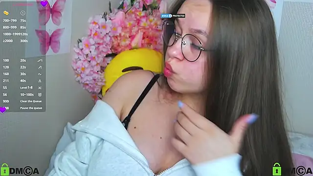 Snapshot of Lilysweet13 chatting on 10/06/25, 11:29 Lilysweet13 online show from 10/06/25, 11:29