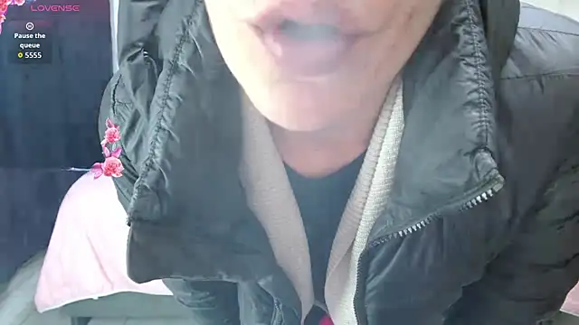 Snapshot of mia_velvet1 chatting on 09/13/25, 11:04 mia velvet1 online show from 09/13/25, 11:04