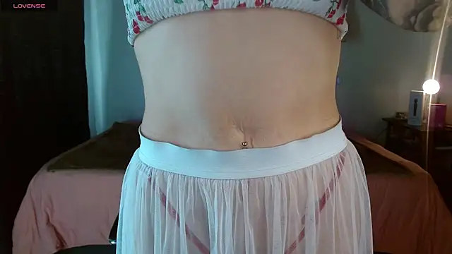 Snapshot of mia_velvet1 chatting on 11/05/25, 01:44 mia velvet1 online show from 11/05/25, 01:44