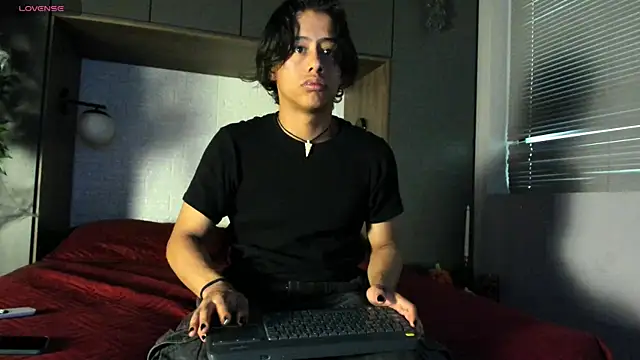 labrinthteasing online show from 10/27/25, 02:32