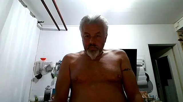 Snapshot of Berg_Boy chatting on 05/24/26, 09:31 Berg Boy online show from 05/24/26, 09:31