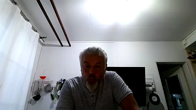 Snapshot of Berg_Boy chatting on 05/26/26, 03:46 Berg Boy online show from 05/26/26, 03:46
