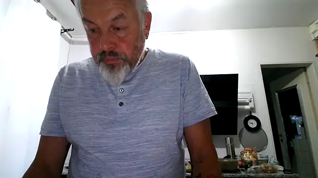 Snapshot of Berg_Boy chatting on 05/27/26, 03:47 Berg Boy online show from 05/27/26, 03:47