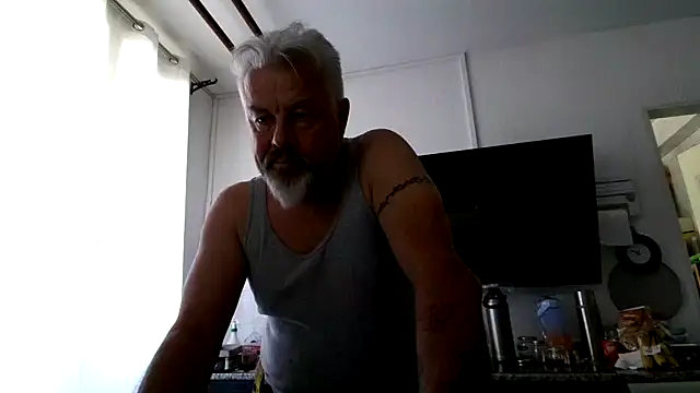 Snapshot of Berg_Boy chatting on 06/16/26, 10:51 Berg Boy online show from 06/16/26, 10:51