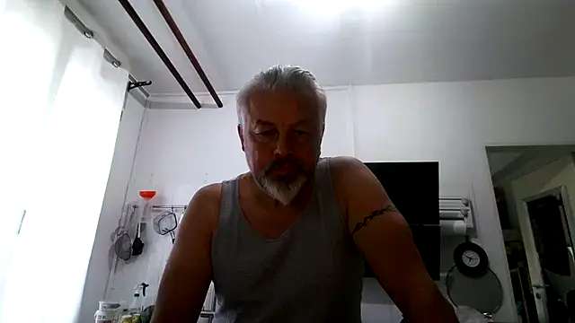 Snapshot of Berg_Boy chatting on 07/11/26, 04:48 Berg Boy online show from 07/11/26, 04:48