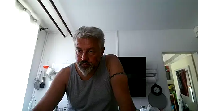 Snapshot of Berg_Boy chatting on 07/13/26, 10:40 Berg Boy online show from 07/13/26, 10:40