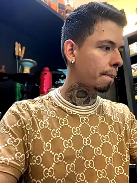 Snapshot of craxybaby chatting on 10/17/25, 04:42 craxybaby online show from 10/17/25, 04:42