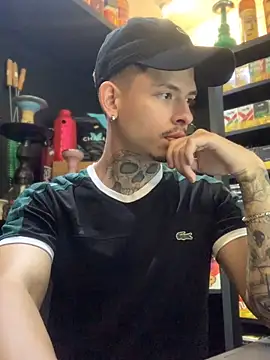 Snapshot of craxybaby chatting on 11/08/25, 04:29 craxybaby online show from 11/08/25, 04:29