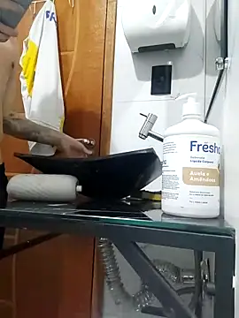 Snapshot of craxybaby chatting on 11/17/25, 02:45 craxybaby online show from 11/17/25, 02:45