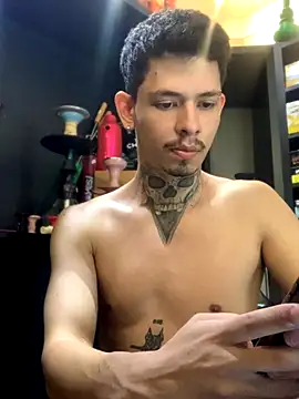 Snapshot of craxybaby chatting on 11/27/25, 02:08 craxybaby online show from 11/27/25, 02:08