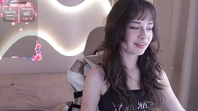 Snapshot of Miyuki_wolf chatting on 11/26/25, 08:32 Miyuki wolf online show from 11/26/25, 08:32