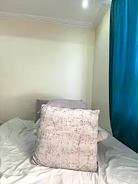 Snapshot of Ivelleee_ chatting on 10/11/25, 10:08 Ivelleee online show from 10/11/25, 10:08