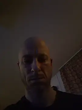 Snapshot of svenpfeifer chatting on 12/16/25, 01:10 svenpfeifer online show from 12/16/25, 01:10