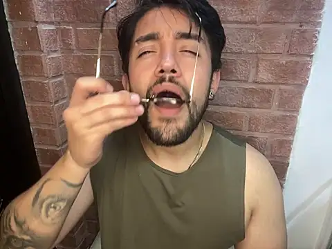 Snapshot of SrM0rgan chatting on 03/18/25, 03:31 SrM0rgan online show from 03/18/25, 03:31