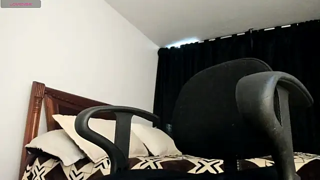 Snapshot of Hat_girl chatting on 05/12/26, 09:45 Hat girl online show from 05/12/26, 09:45