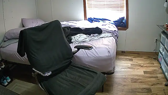 Muffdiver718 online show from 03/15/25, 03:16