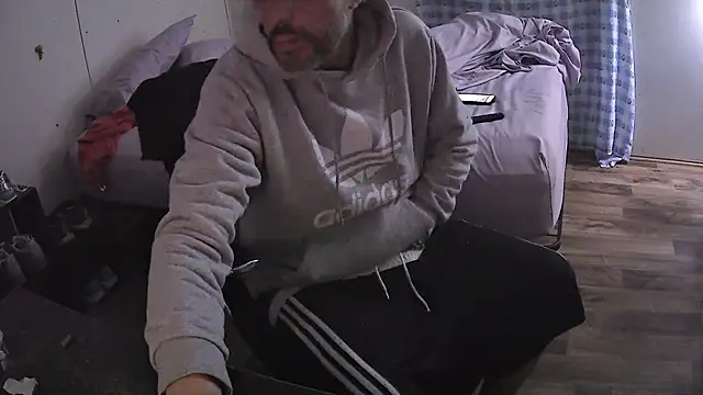 Muffdiver718 online show from 03/20/25, 07:25