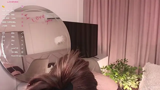 Snapshot of NormaCusson chatting on 10/26/25, 07:36 NormaCusson online show from 10/26/25, 07:36