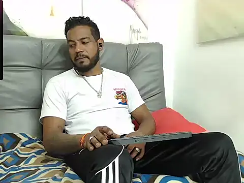 BladeFoxxx1 online show from 09/13/25, 06:02