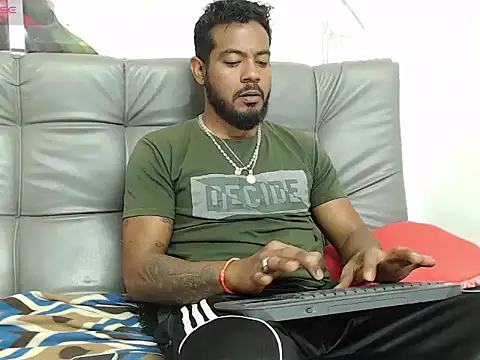 BladeFoxxx1 online show from 09/26/25, 03:38