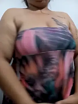 Snapshot of aliciaxm chatting on 03/14/25, 03:15 aliciaxm online show from 03/14/25, 03:15