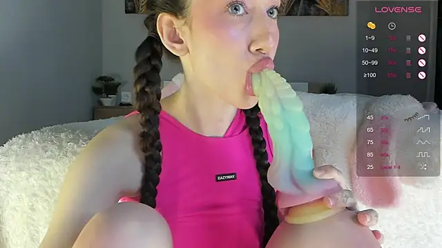 Say luna online show from 03/18/25, 08:15