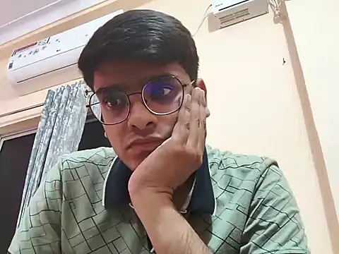 Snapshot of sutfvkii chatting on 10/10/25, 12:15 sutfvkii online show from 10/10/25, 12:15