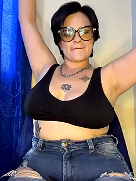 Snapshot of Mistress_Niky_ chatting on 10/10/25, 09:14 Mistress Niky online show from 10/10/25, 09:14