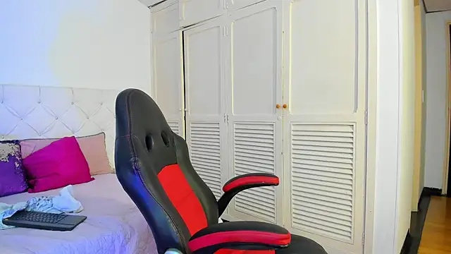 Snapshot of Zaira_Angel chatting on 11/12/25, 04:13 Zaira Angel online show from 11/12/25, 04:13