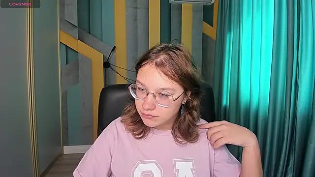 AngelinaLow online show from 09/15/25, 11:21