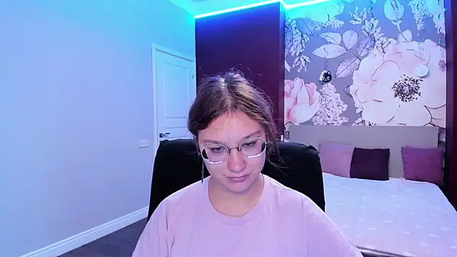 AngelinaLow online show from 09/17/25, 11:23