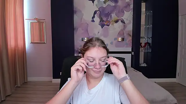 AngelinaLow online show from 09/25/25, 11:36