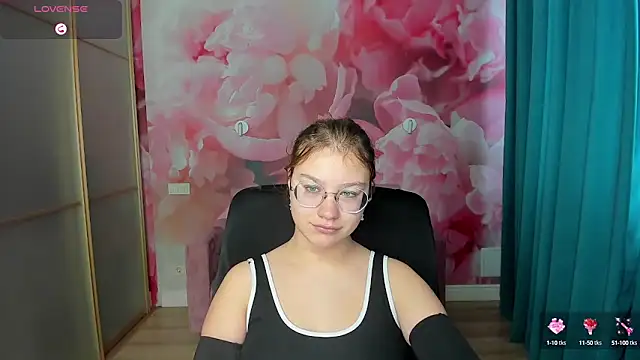 AngelinaLow online show from 10/13/25, 11:32