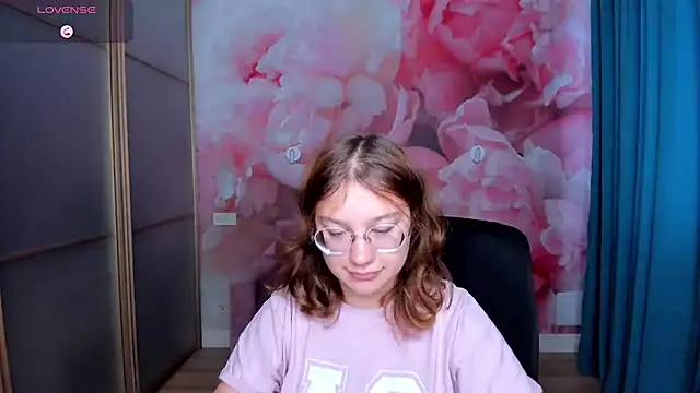 AngelinaLow online show from 11/03/25, 12:28