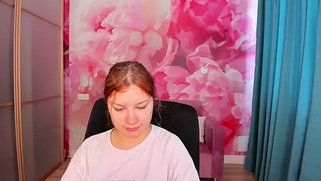 AngelinaLow online show from 05/17/26, 05:27