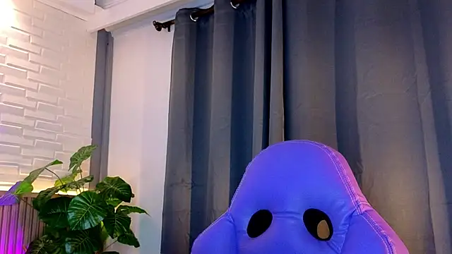 TiffanyWalk online show from 10/25/25, 11:40