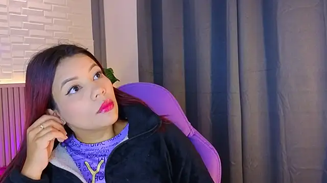 TiffanyWalk online show from 12/04/25, 11:52