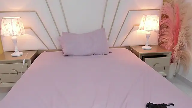 Snapshot of Amara_Sinclair chatting on 03/19/25, 10:53 Amara Sinclair online show from 03/19/25, 10:53