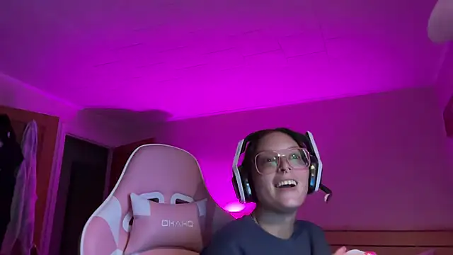 Snapshot of SpaceCowWhore chatting on 09/21/25, 12:45 SpaceCowWhore online show from 09/21/25, 12:45