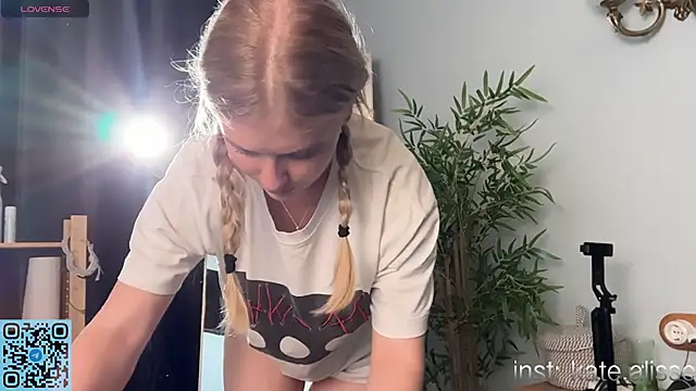 RadiantBliss online show from 07/28/26, 04:50