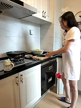 aa520uv online show from 10/14/25, 03:51