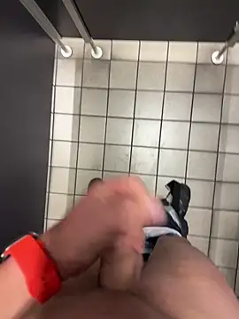 Snapshot of wassermann8484 chatting on 10/15/25, 01:39 wassermann8484 online show from 10/15/25, 01:39