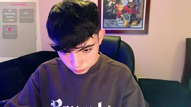 Snapshot of lukeboyce33 chatting on 10/28/25, 02:04 lukeboyce33 online show from 10/28/25, 02:04