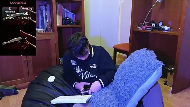 lukeboyce33 online show from 05/09/26, 01:33