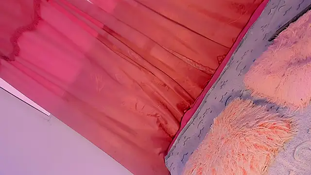 Snapshot of Mariana-ofc chatting on 09/15/25, 11:54 Mariana-ofc online show from 09/15/25, 11:54