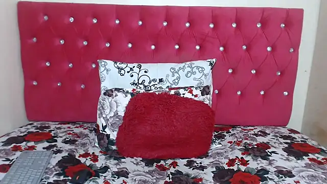 Snapshot of LUNAx02 chatting on 03/21/25, 12:51 LUNAx02 online show from 03/21/25, 12:51